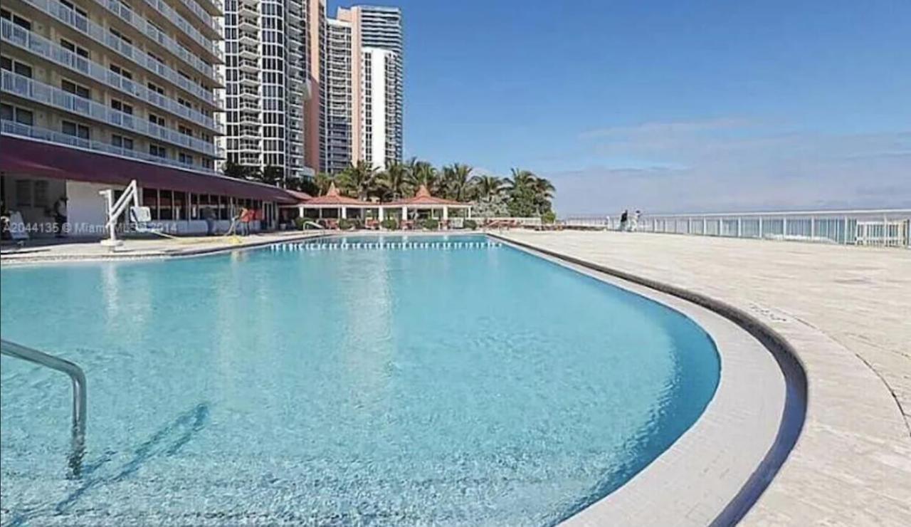 Ramada Plaza By Wyndham Marco Polo Beach Resort Golden Beach Exterior photo
