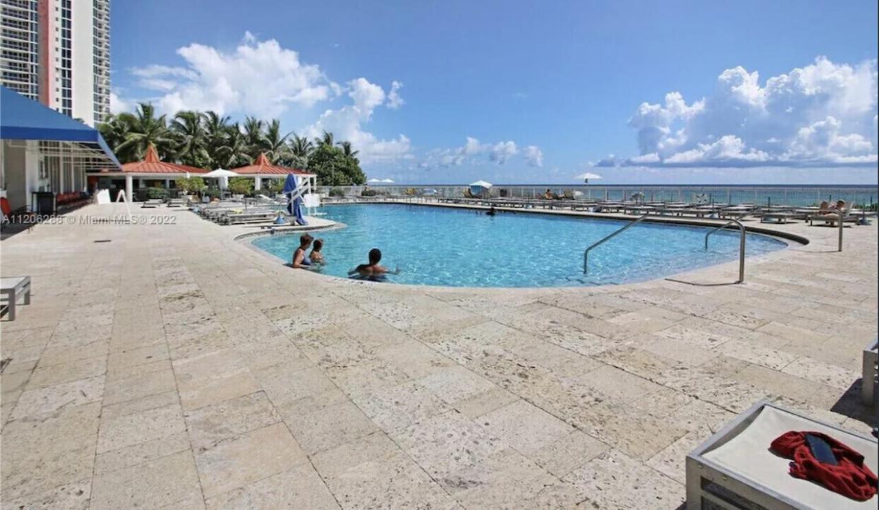 Ramada Plaza By Wyndham Marco Polo Beach Resort Golden Beach Exterior photo