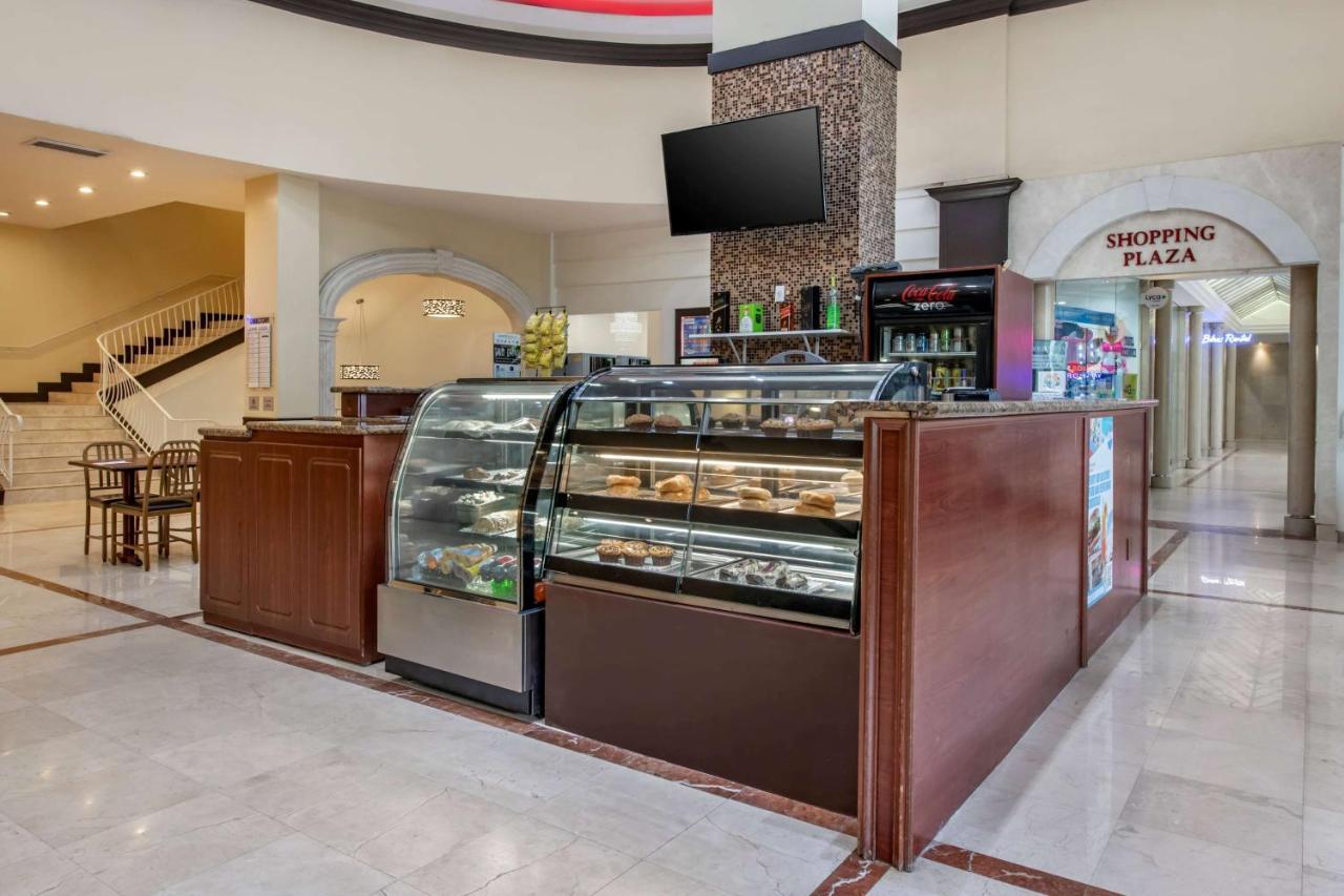 Ramada Plaza By Wyndham Marco Polo Beach Resort Golden Beach Exterior photo