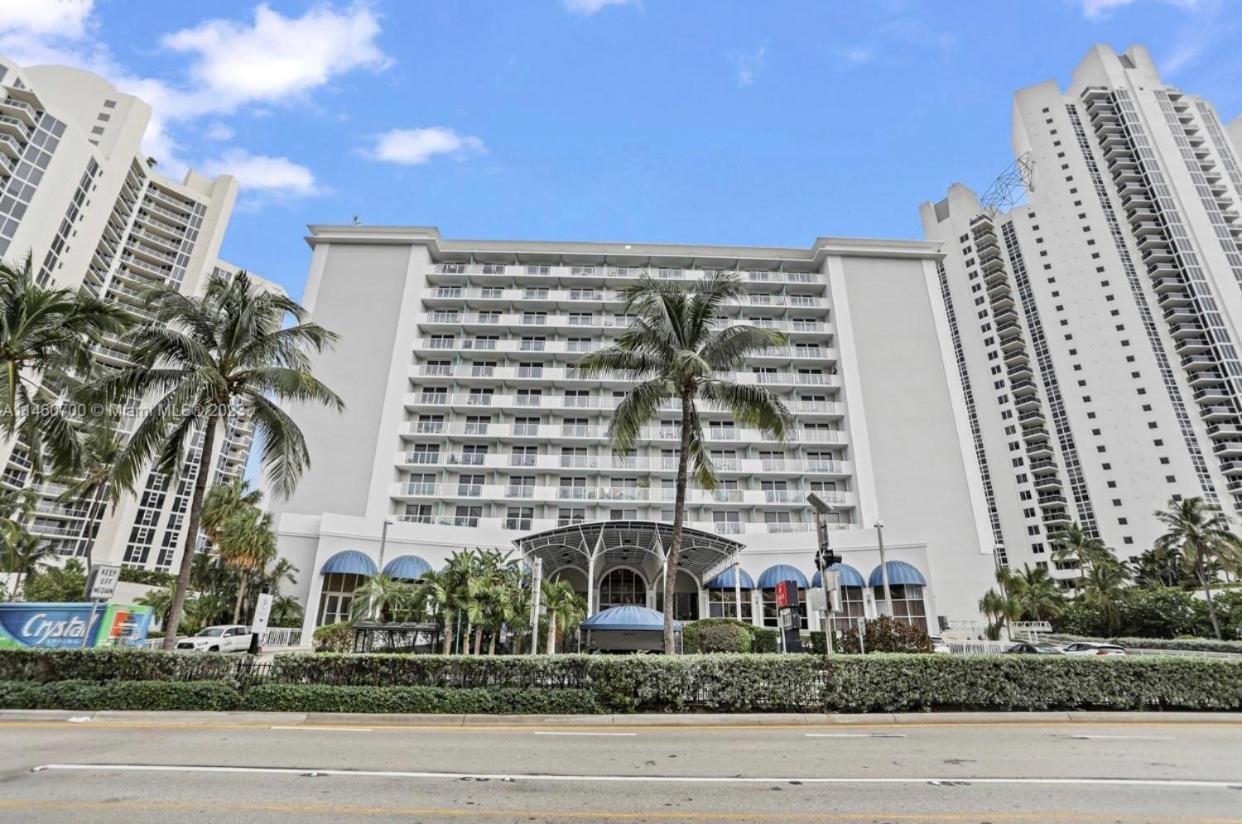 Ramada Plaza By Wyndham Marco Polo Beach Resort Golden Beach Exterior photo
