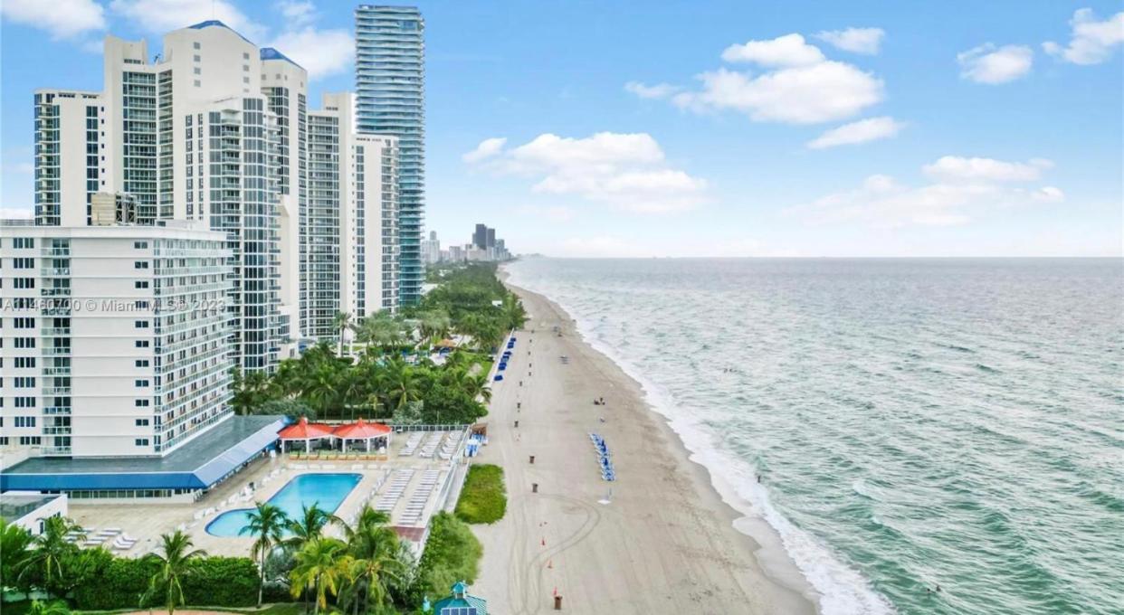 Ramada Plaza By Wyndham Marco Polo Beach Resort Golden Beach Exterior photo