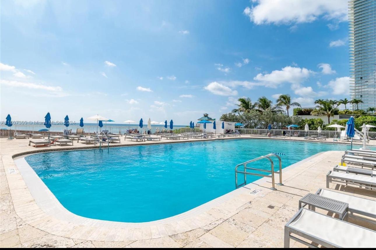 Ramada Plaza By Wyndham Marco Polo Beach Resort Golden Beach Exterior photo