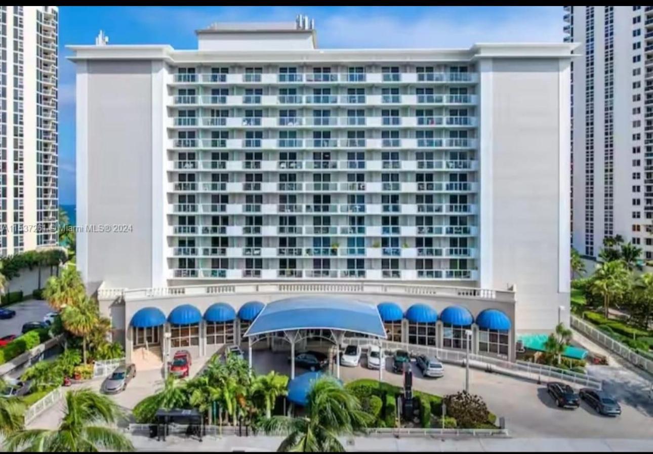 Ramada Plaza By Wyndham Marco Polo Beach Resort Golden Beach Exterior photo